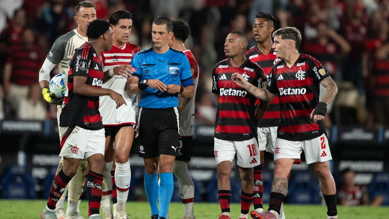 Estudiantes se sente prejudicado em partida contra o Flamengo, afirma apresentador
