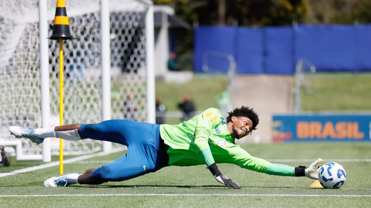 Hugo Souza comenta sobre Seleção, Ancelotti, Corinthians e outros assuntos do futebol