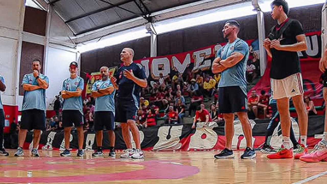 Técnico do Flamengo elogia desempenho dos atletas convocados para a seleção