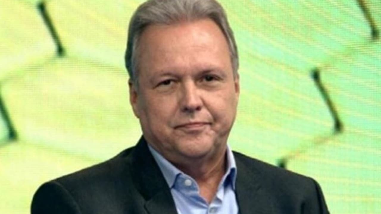 Renato Maurício Prado critica arbitragem e destaca falha de Filipe Luís