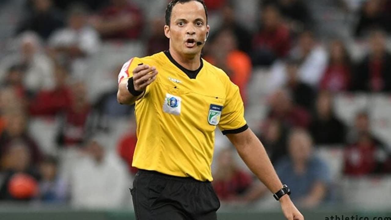 Ex-árbitro bate martelo sobre lance polêmico em Sport x Corinthians