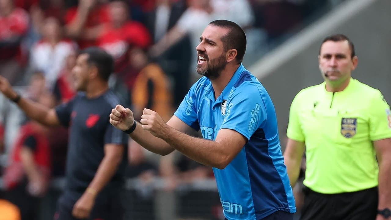 João Martins promove mudanças no ataque do Palmeiras com novas peças no elenco