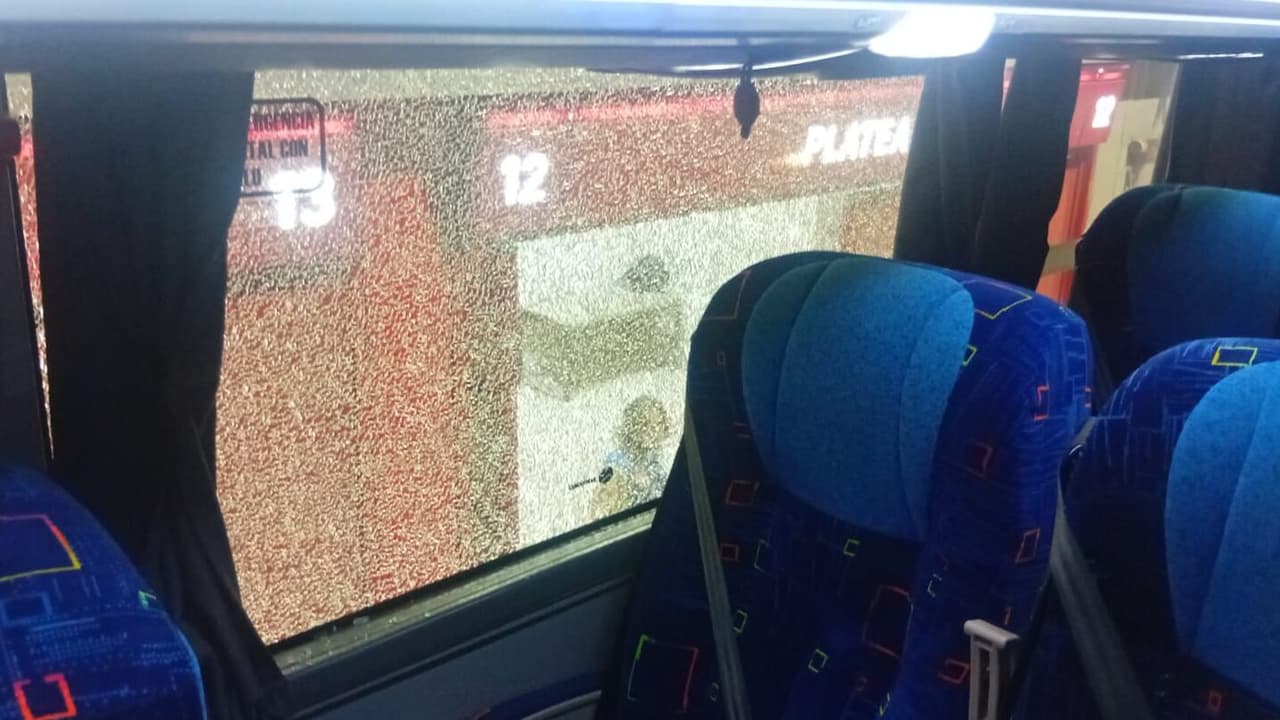 Flamengo sofre ataque a ônibus na chegada ao estádio do Estudiantes