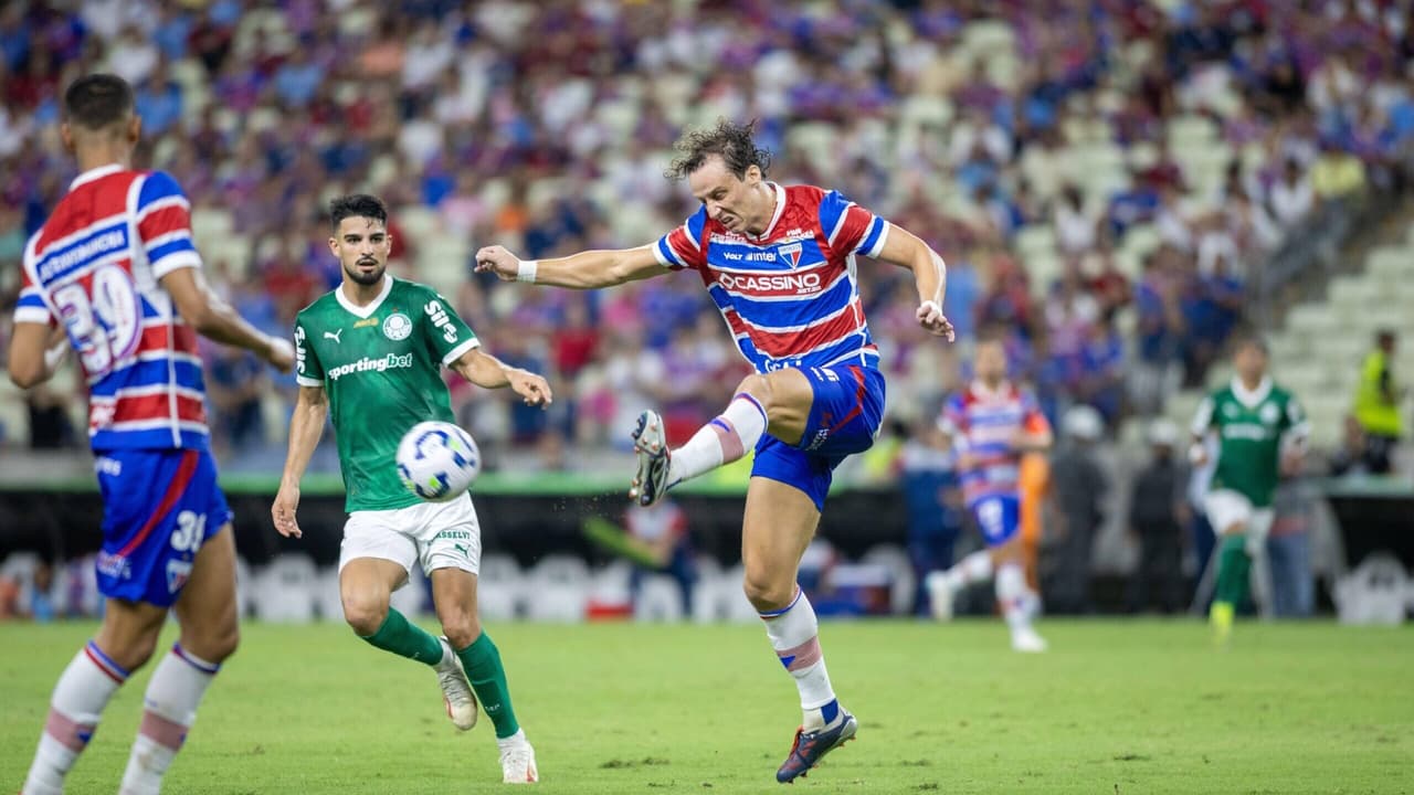 Palmeiras busca vitória contra Fortaleza, que ainda não ganhou fora de casa