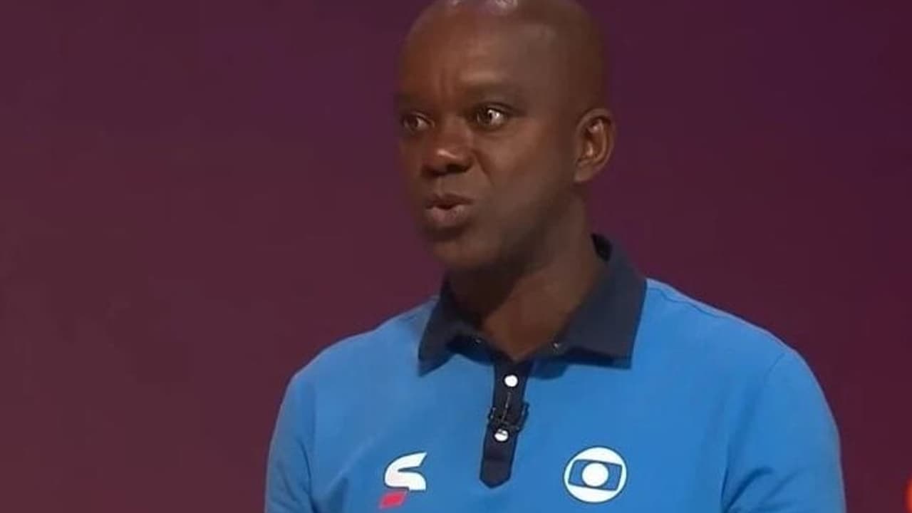 PC Oliveira aponta gigante prejudicado em lance do Brasileirão: 'Claríssimo'