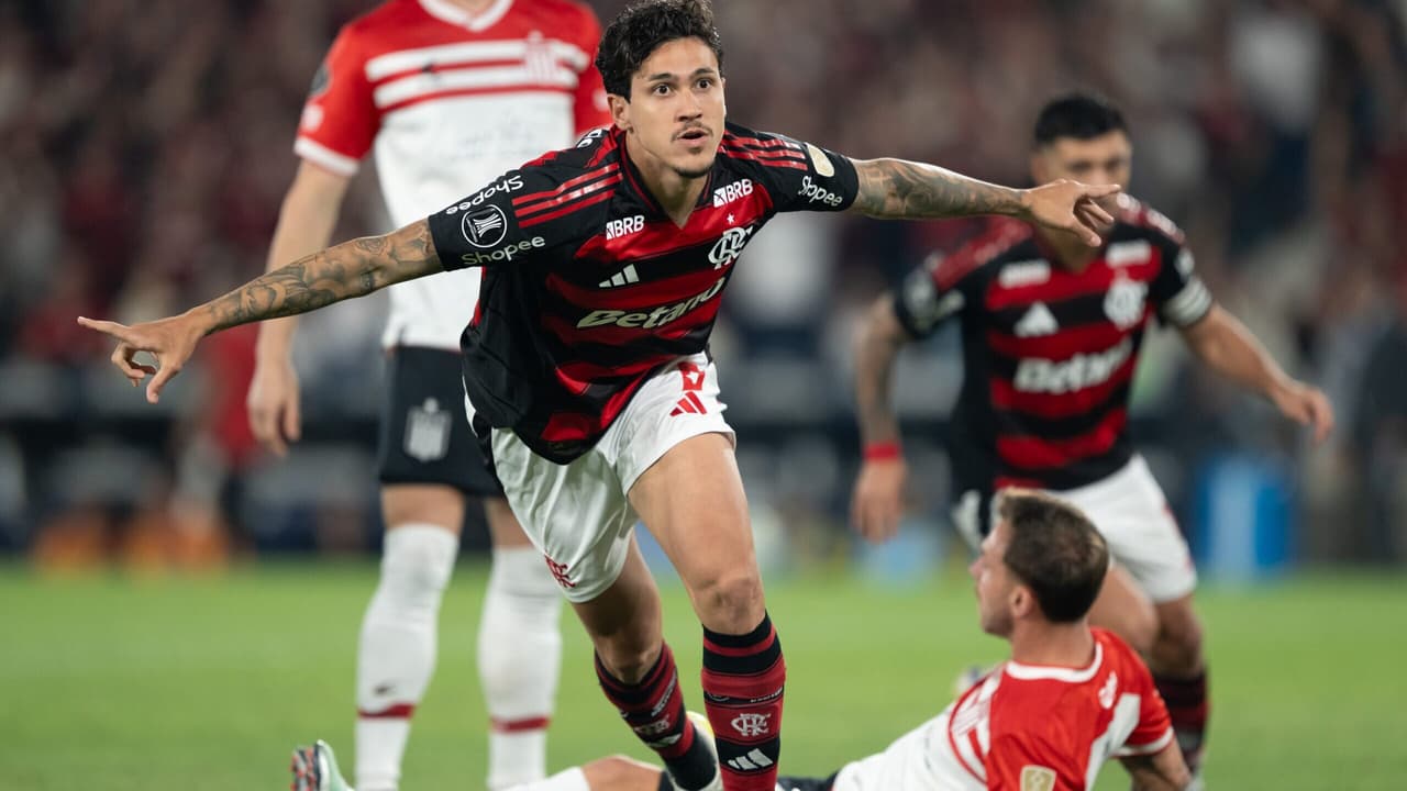 Flamengo vence Estudiantes com polêmicas e gol relâmpago: a análise da Nação!