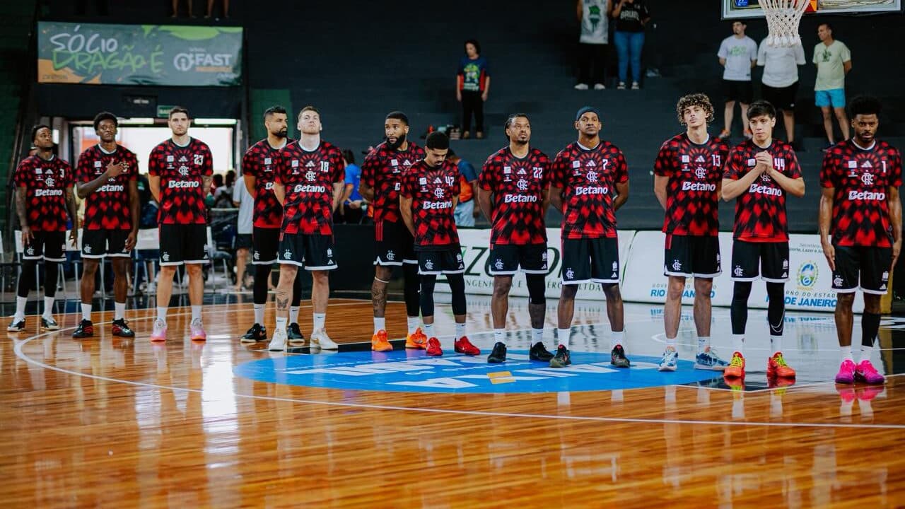 Cruzeiro, Vasco e Corinthians perdem na estreia; Flamengo brilha contra Bauru