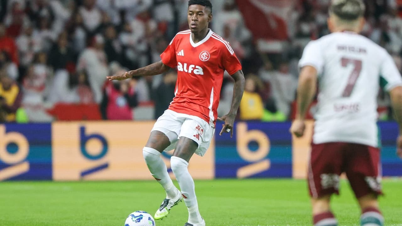 Zagueiro do Internacional pode se transferir para o Flamengo, apura Lance!