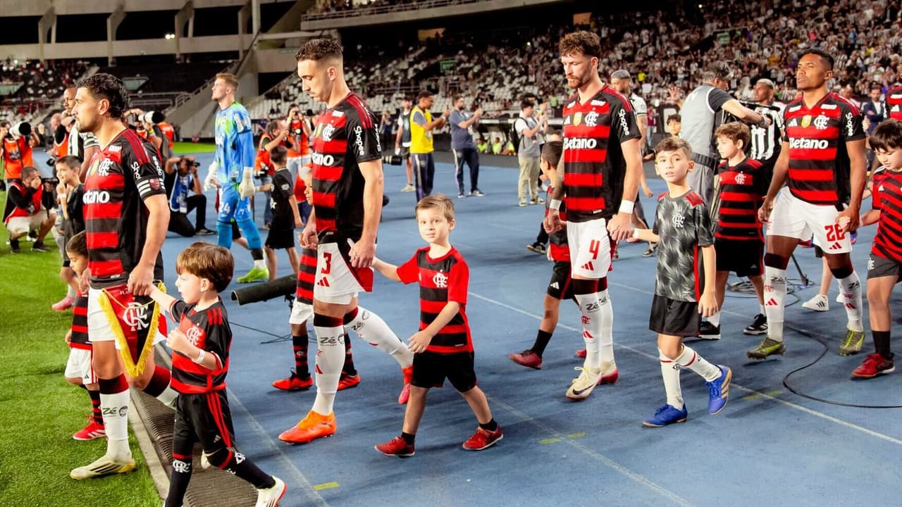 Jogador do Flamengo vê confronto com Palmeiras como decisivo para a temporada