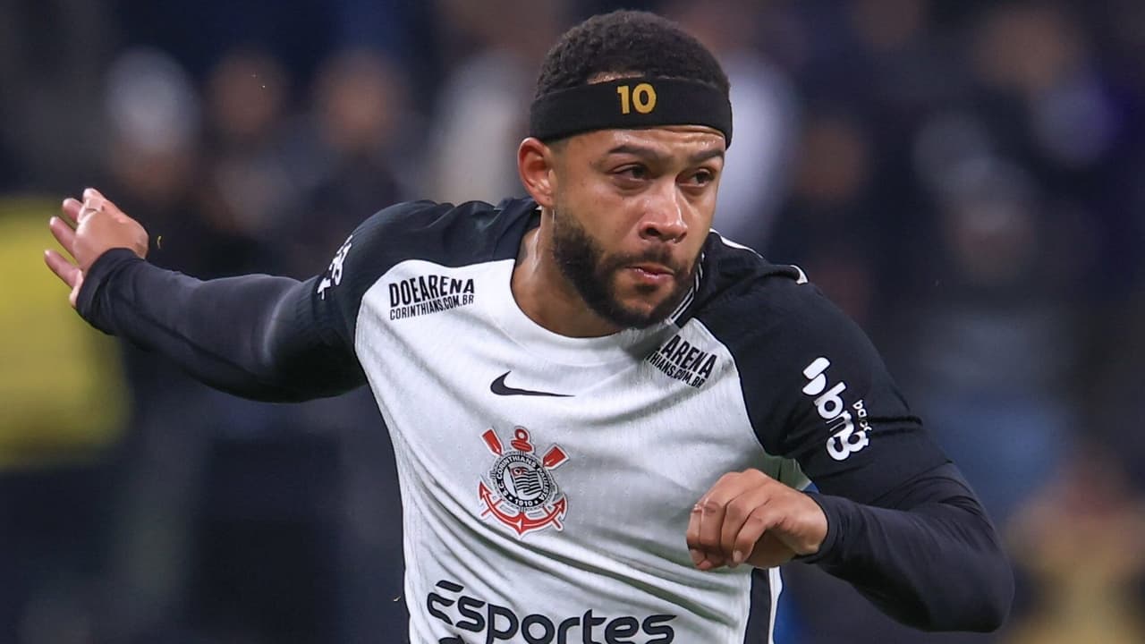 Atitude de Memphis Depay no jogo Corinthians x Atlético gera repercussão nas redes sociais