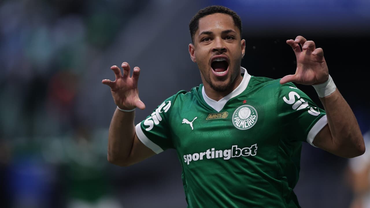 Vitor Roque, do Palmeiras, supera valor total do elenco da LDU; impacto da comparação na Libertadores