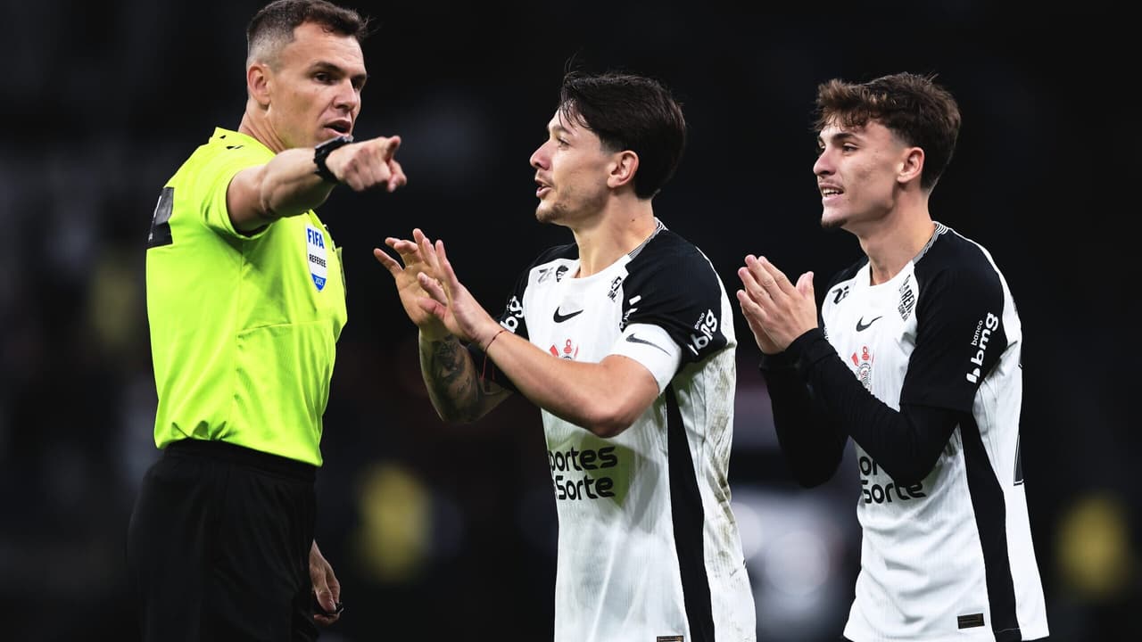 Corinthians lidera ranking de decisões desfavoráveis do VAR no Brasileirão