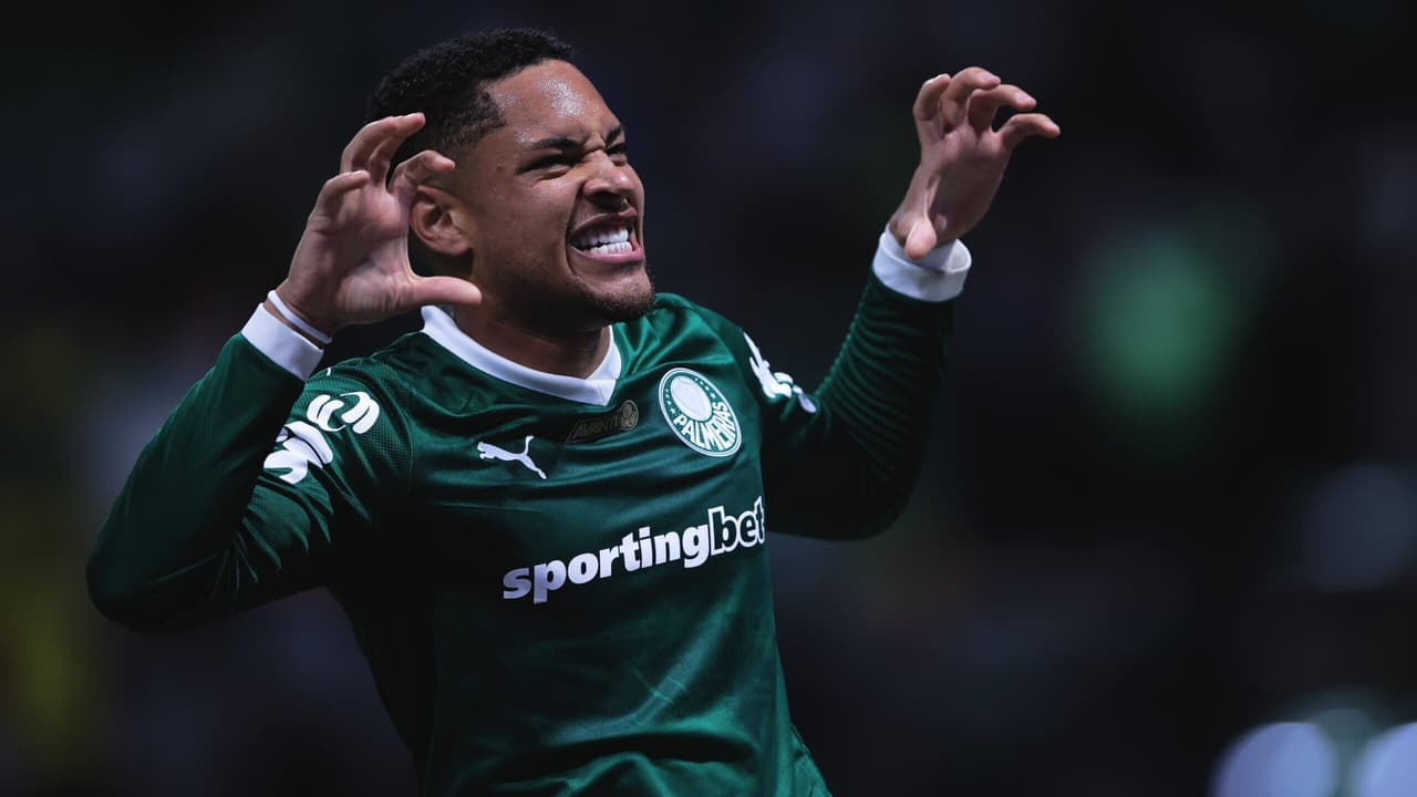 Vitor Roque brilha com gols e promete ainda mais; Palmeiras vê futuro promissor na revelação