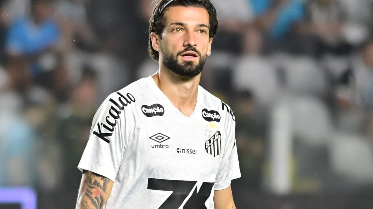 Há um mês no Santos, Lautaro Díaz ganha protagonismo com Vojvoda