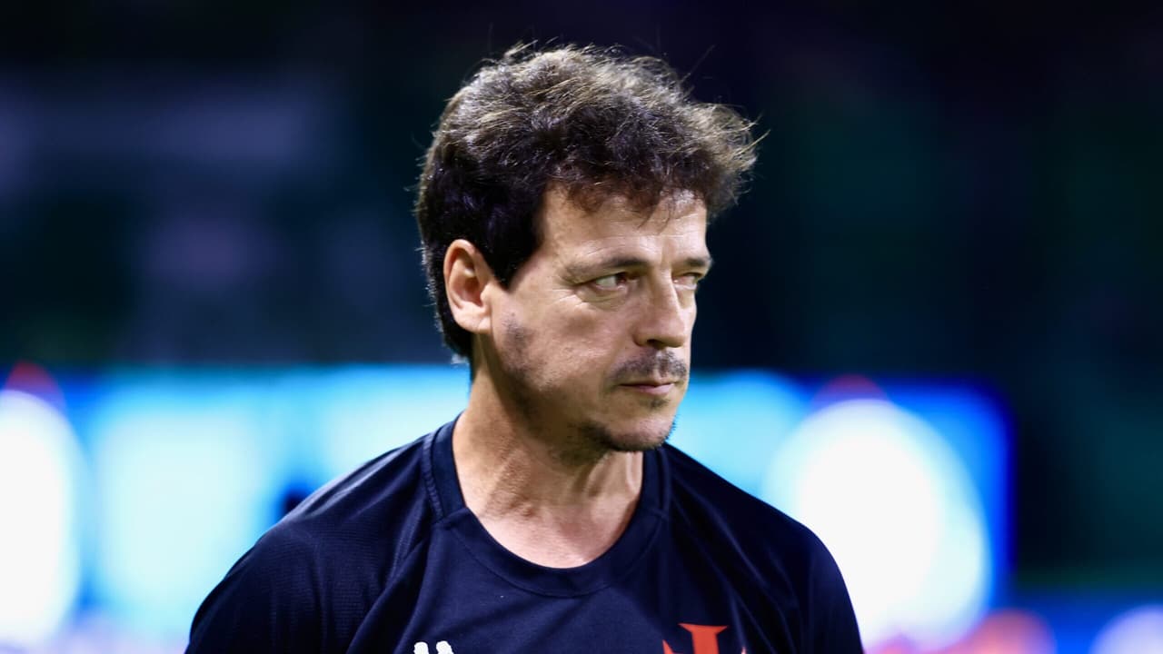 Após criticar apatia, Diniz pede que Vasco tenha 'raiva' para reagir no Brasileirão