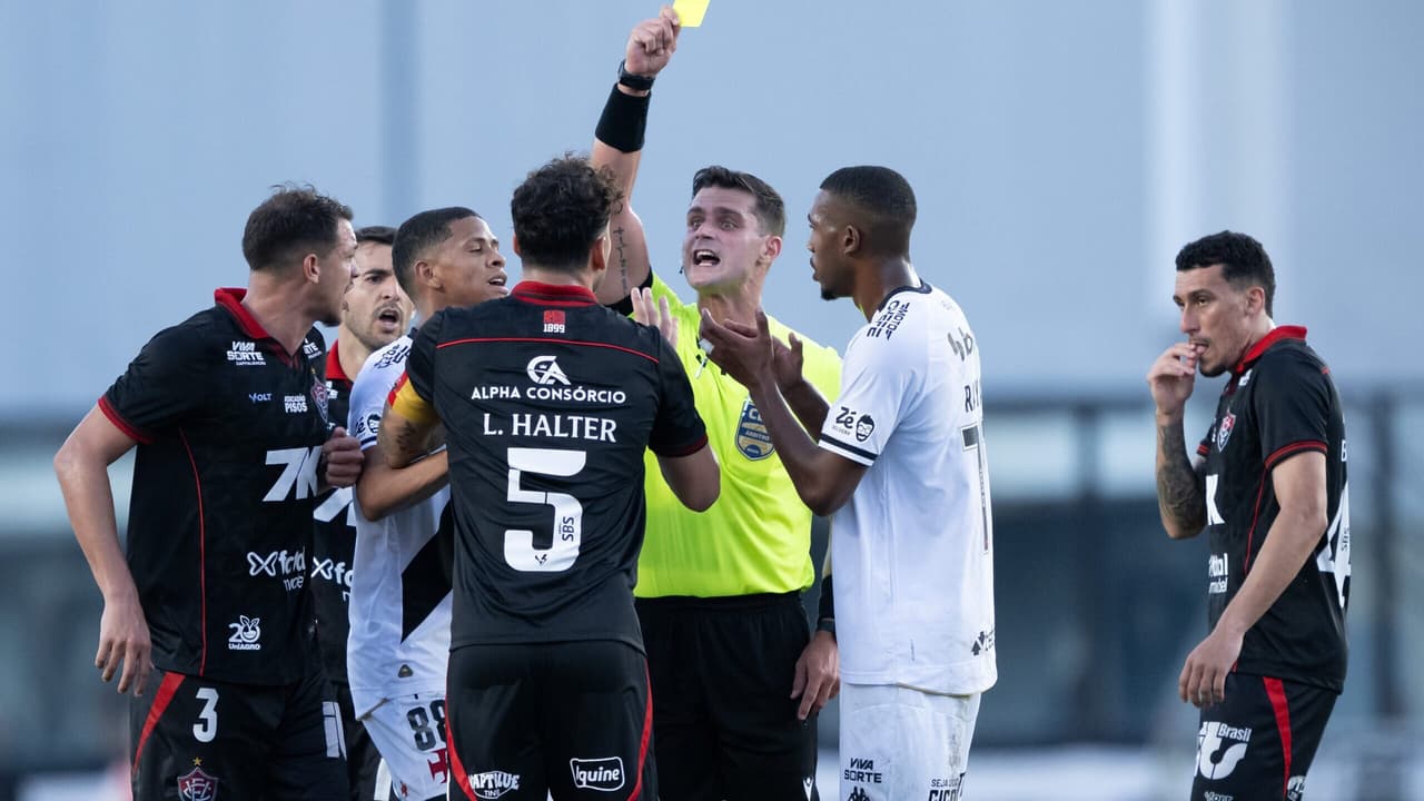 Súmula detalha expulsões do Vitória contra o Vasco: 'Agressivo'