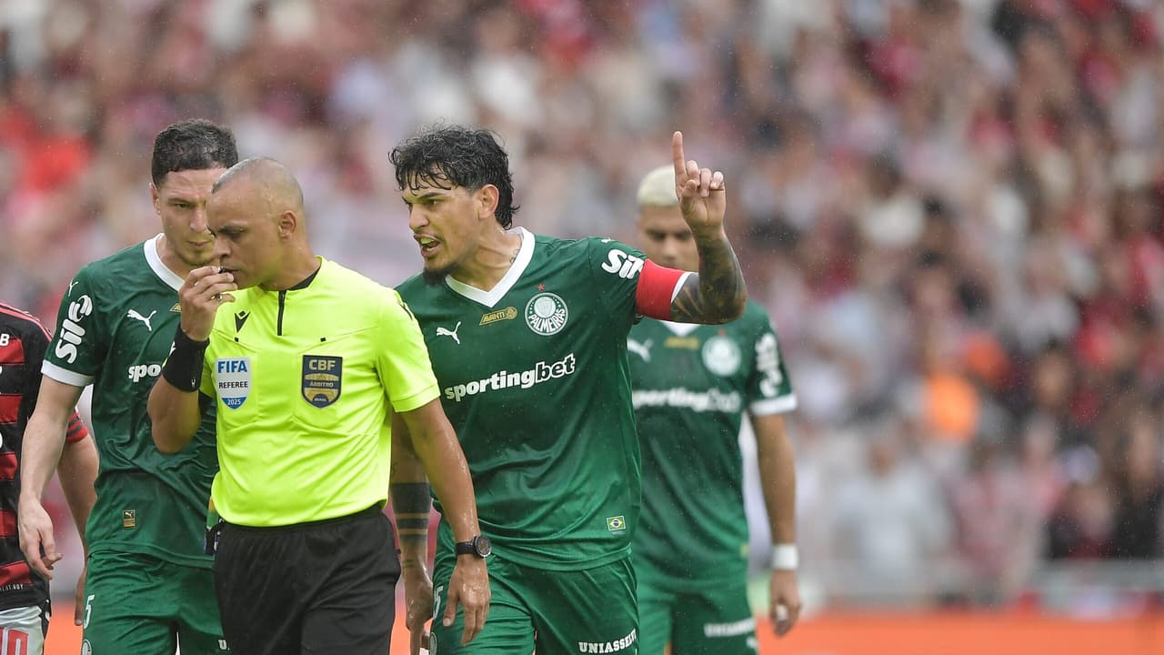 CBF rebate críticas de Gómez e nega desconexão em polêmica de Flamengo x Palmeiras