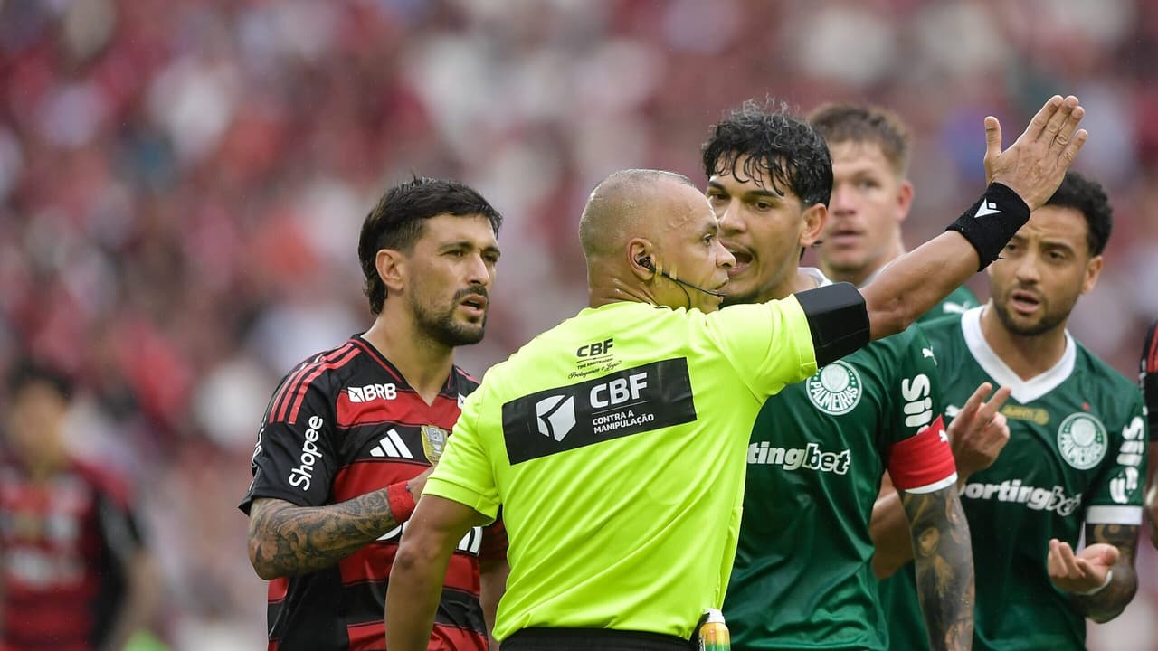 Gómez critica arbitragem após derrota do Palmeiras para o Flamengo na liga