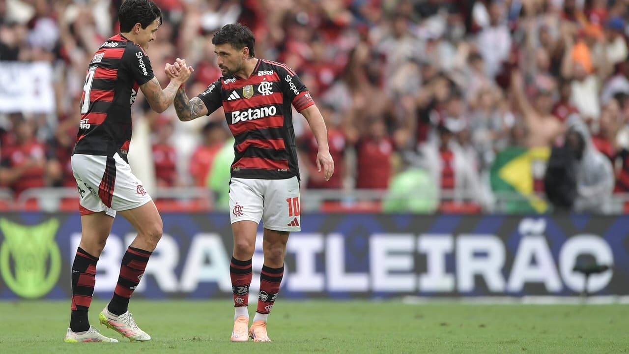 Flamengo derrota Palmeiras e iguala liderança no Campeonato Brasileiro