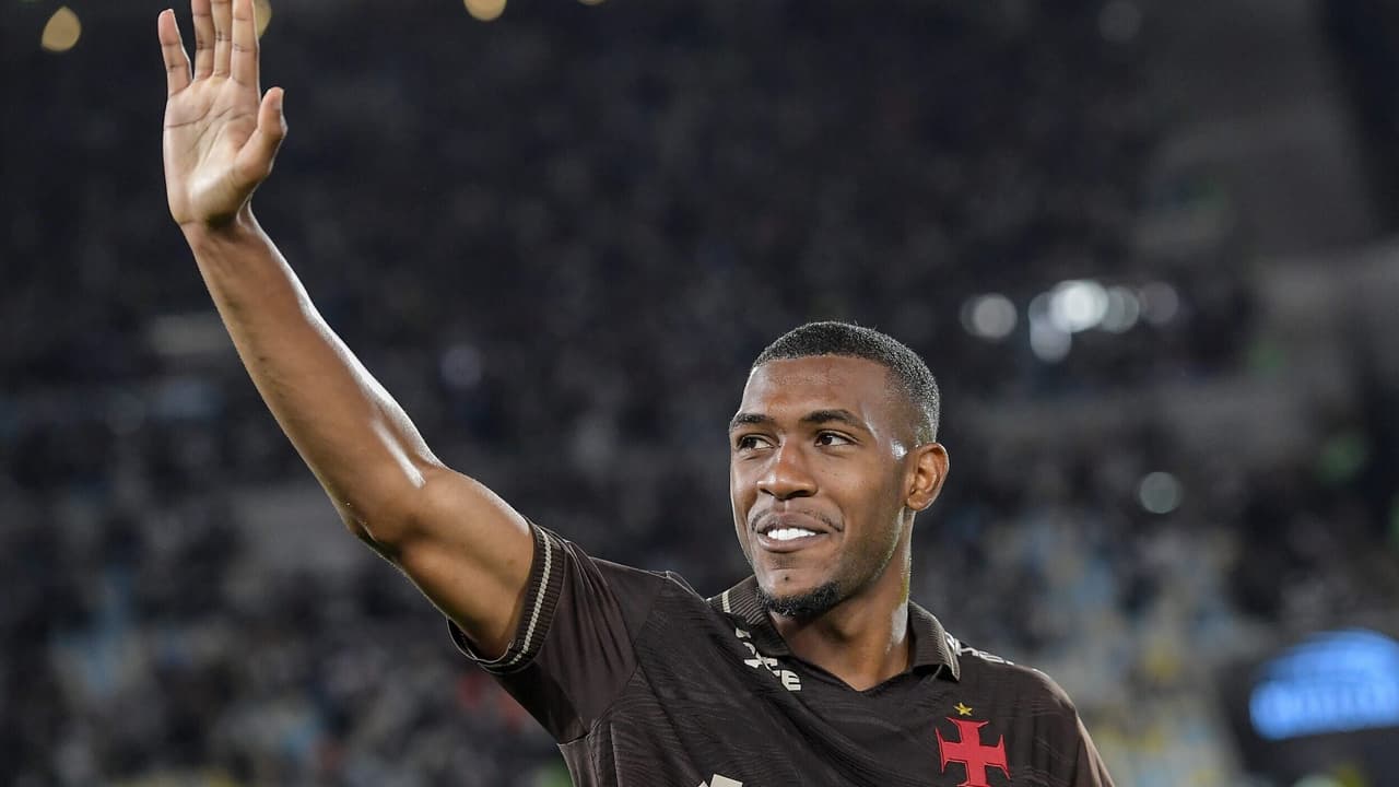 Rayan se aproxima de marca de ídolo do Vasco no Brasileirão