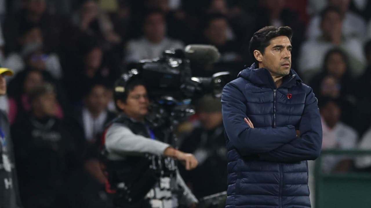 Abel contesta pênalti polêmico e reage à LDU, negando 