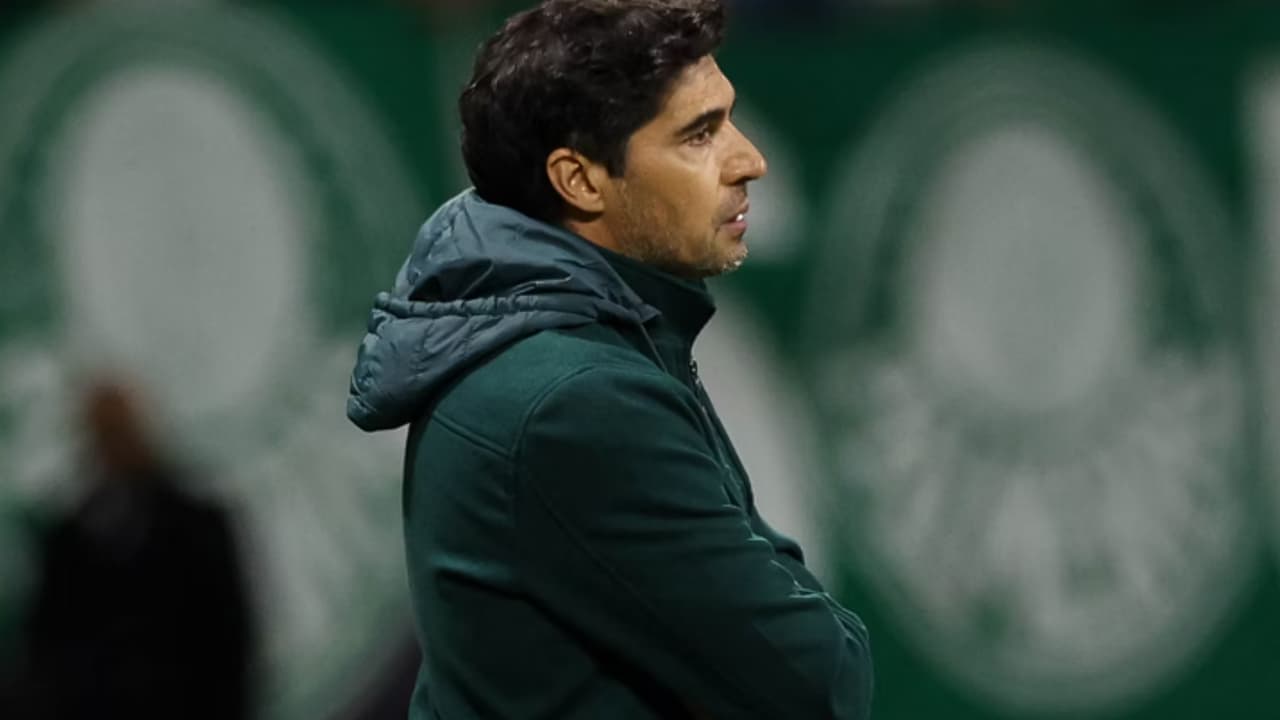 Abel altera defesa e apresenta Carlos Miguel na escalação do Palmeiras