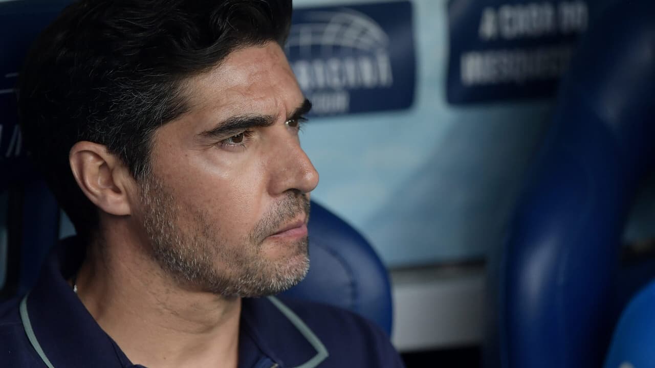 Abel justifica mudanças no Palmeiras e revela lesão de Aníbal em coletiva agitada