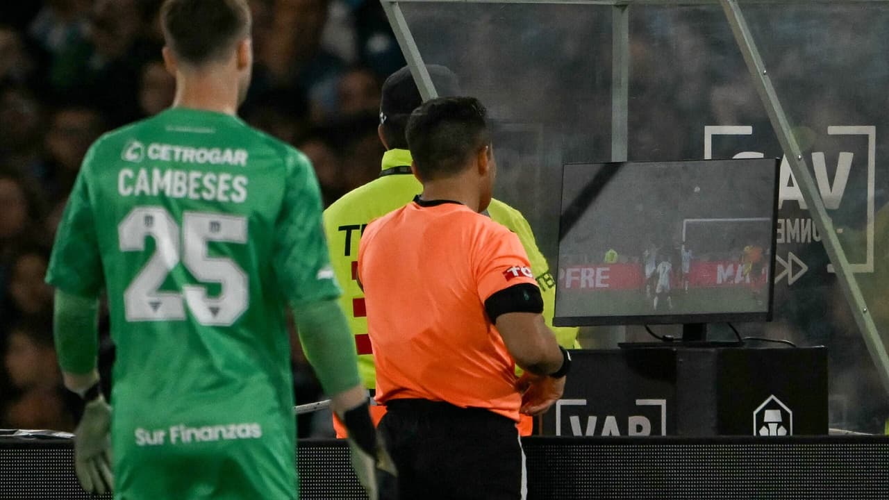 Argentinos detonam decisão do árbitro em Racing x Flamengo: 'Cúmplice'