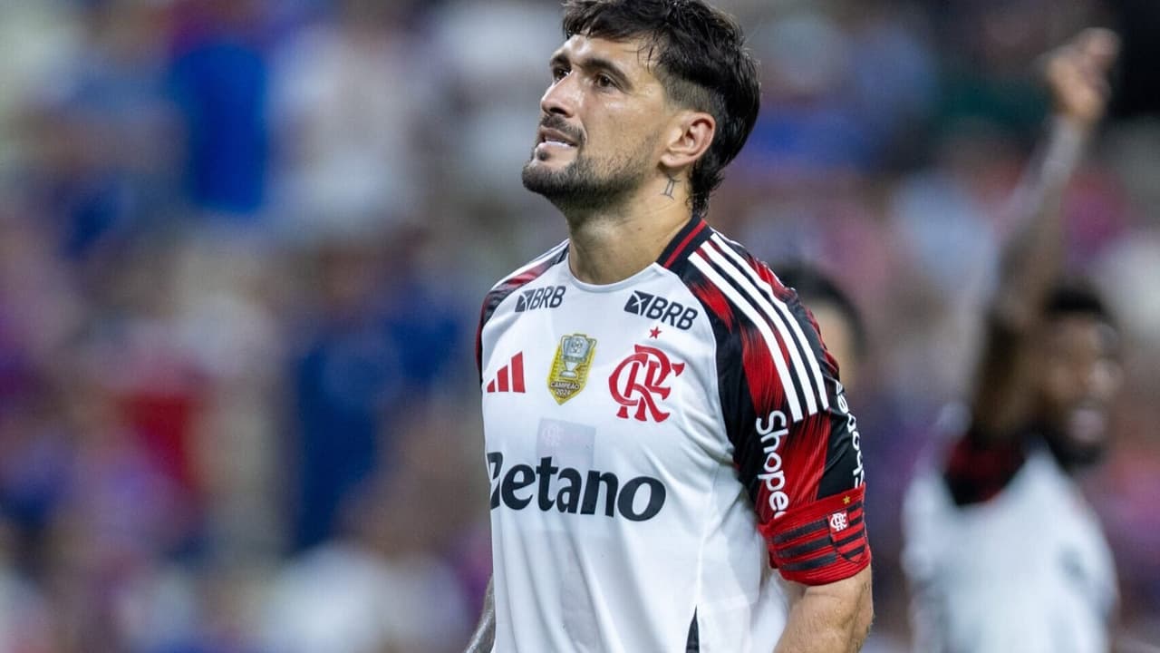 Arrascaeta, do Flamengo, contesta provocação de jogador do Racing: Podem falar o que quiserem