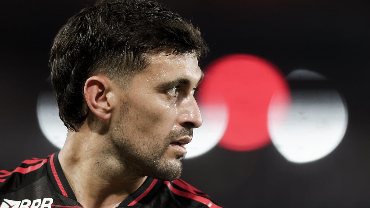 IA prevê placar e polêmicas em Flamengo x Cruzeiro com expulsões
