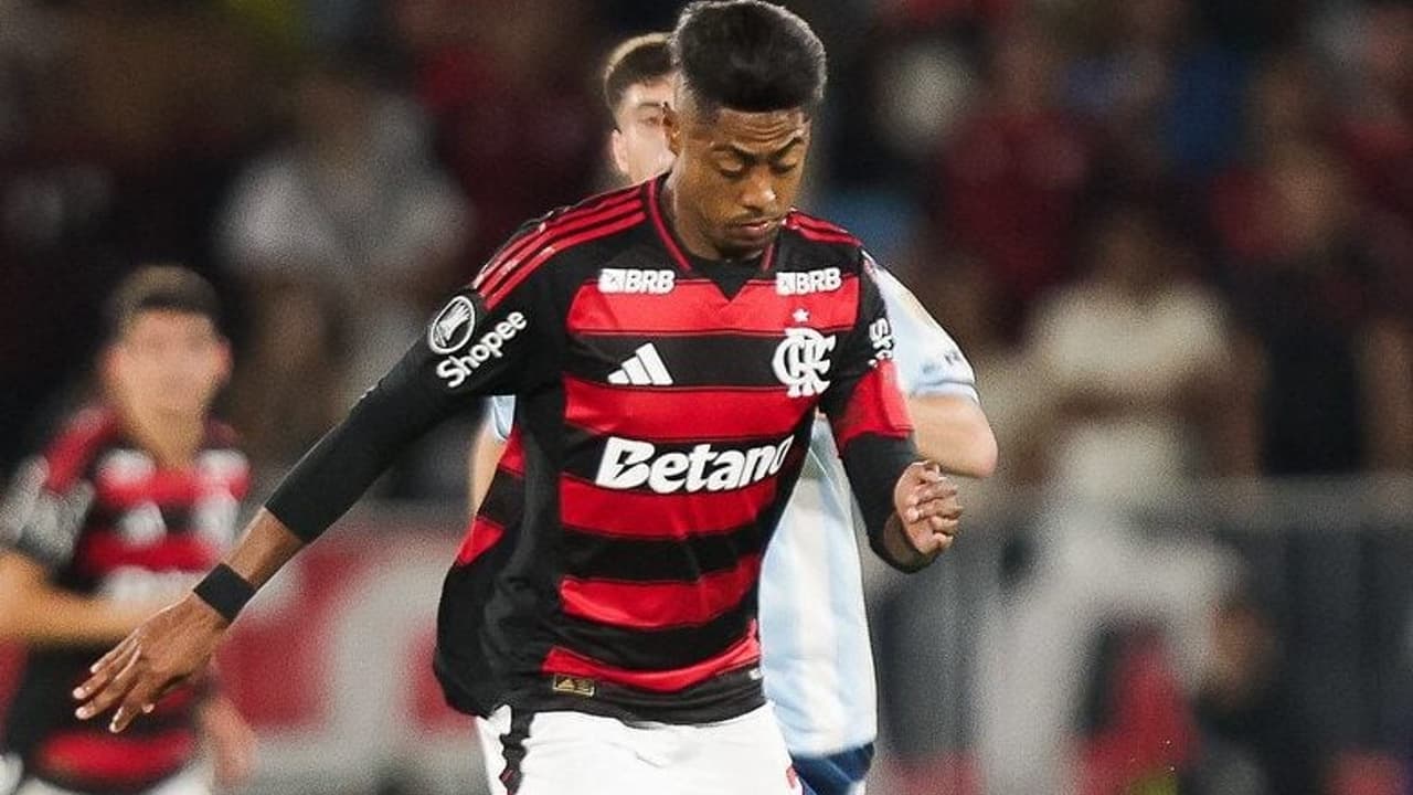 Bruno Henrique, do Flamengo, contesta: Não sou jogador de área; todo mundo já sabe