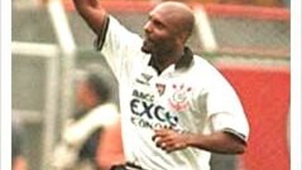 Sumido desde a aposentadoria, Célio Silva, ex-zagueiro do Corinthians, revela novos desafios e planos pessoais