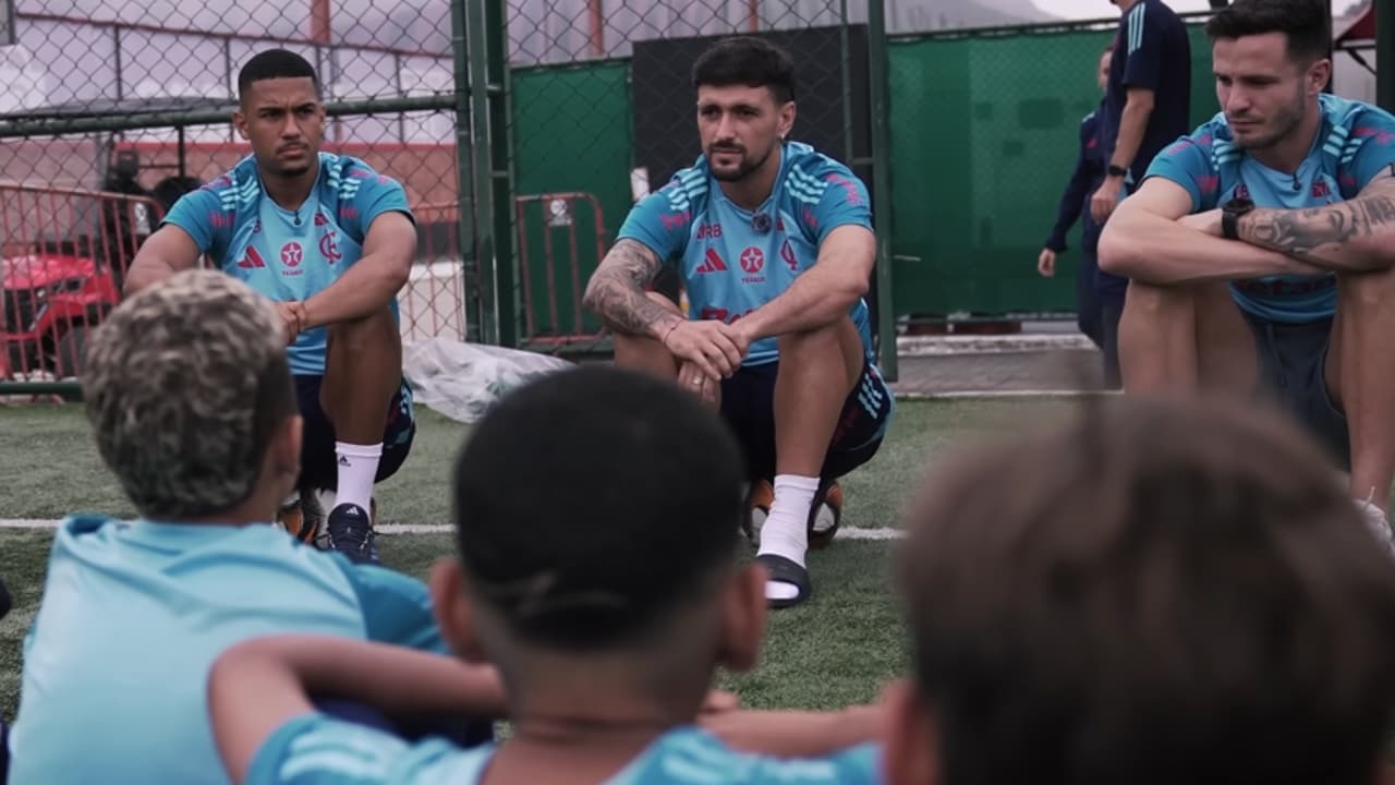 Dia das Crianças: Craques do Flamengo encantam a base com surpresa inesquecível