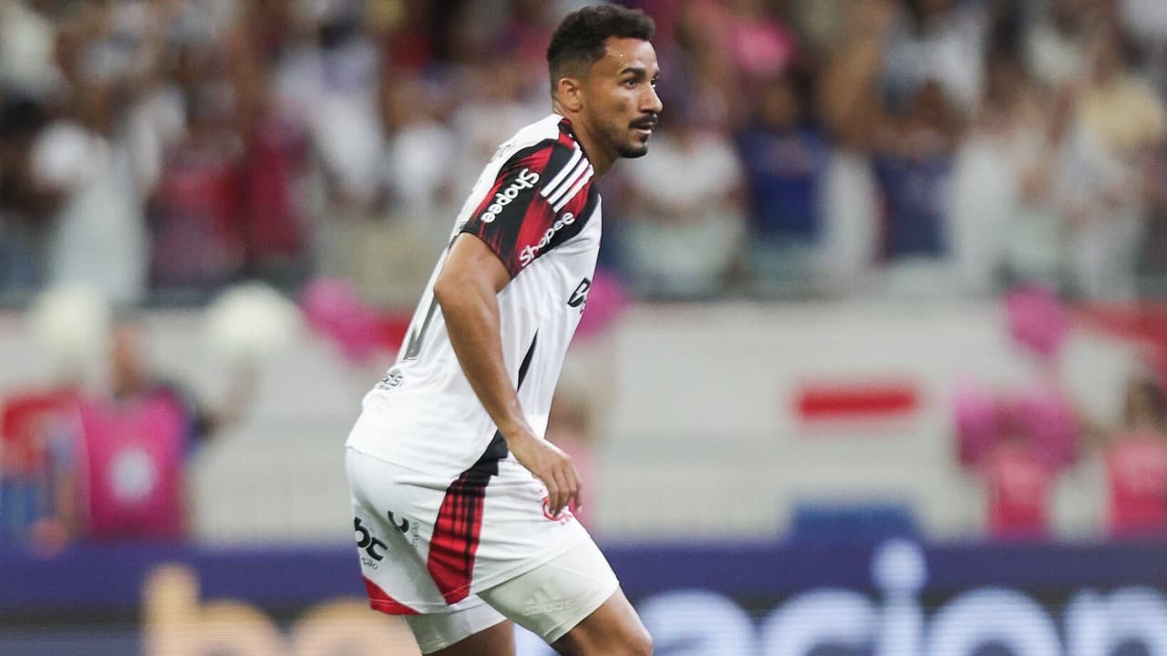 Após expulsão em derrota para o Bahia, Danilo pede desculpas à torcida do Flamengo