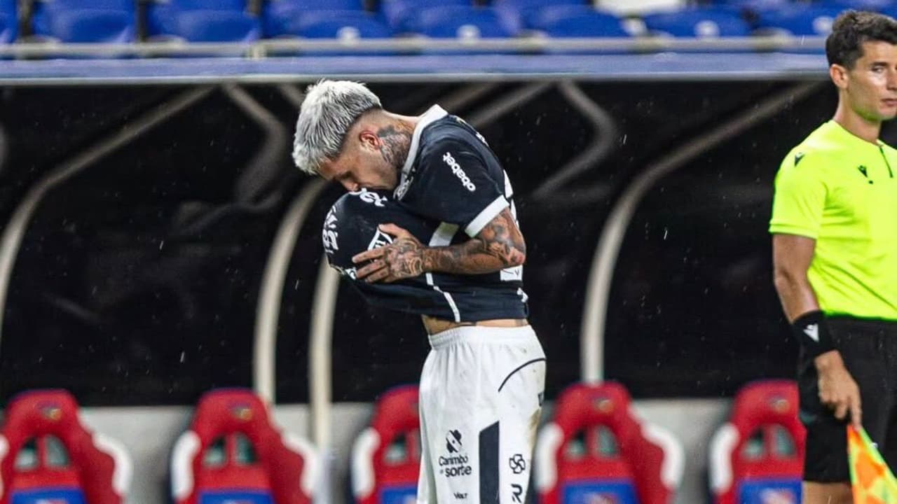 Meia do Botafogo, emprestado ao Remo, marca golaço de falta em clássico