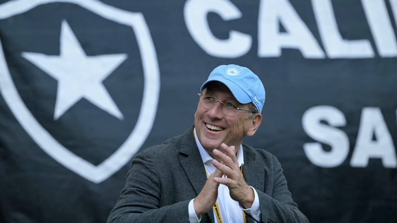 Fala de John Textor sobre ex-técnico do Botafogo divide opiniões: 'Pra que?'
