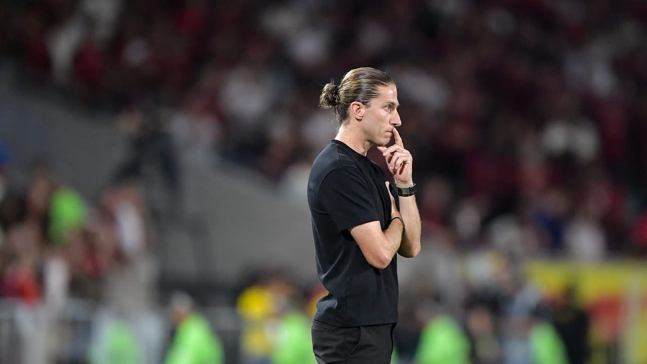 Filipe Luís Recebe Recado da Nação Rubro-Negra: "Não Dá Mais!"