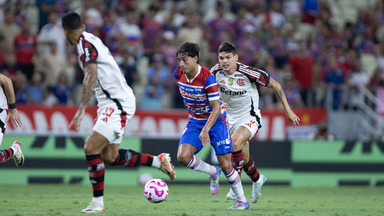 Fortaleza x Flamengo: Lance mágico de jogador faz torcedores exaltarem milagre em campo