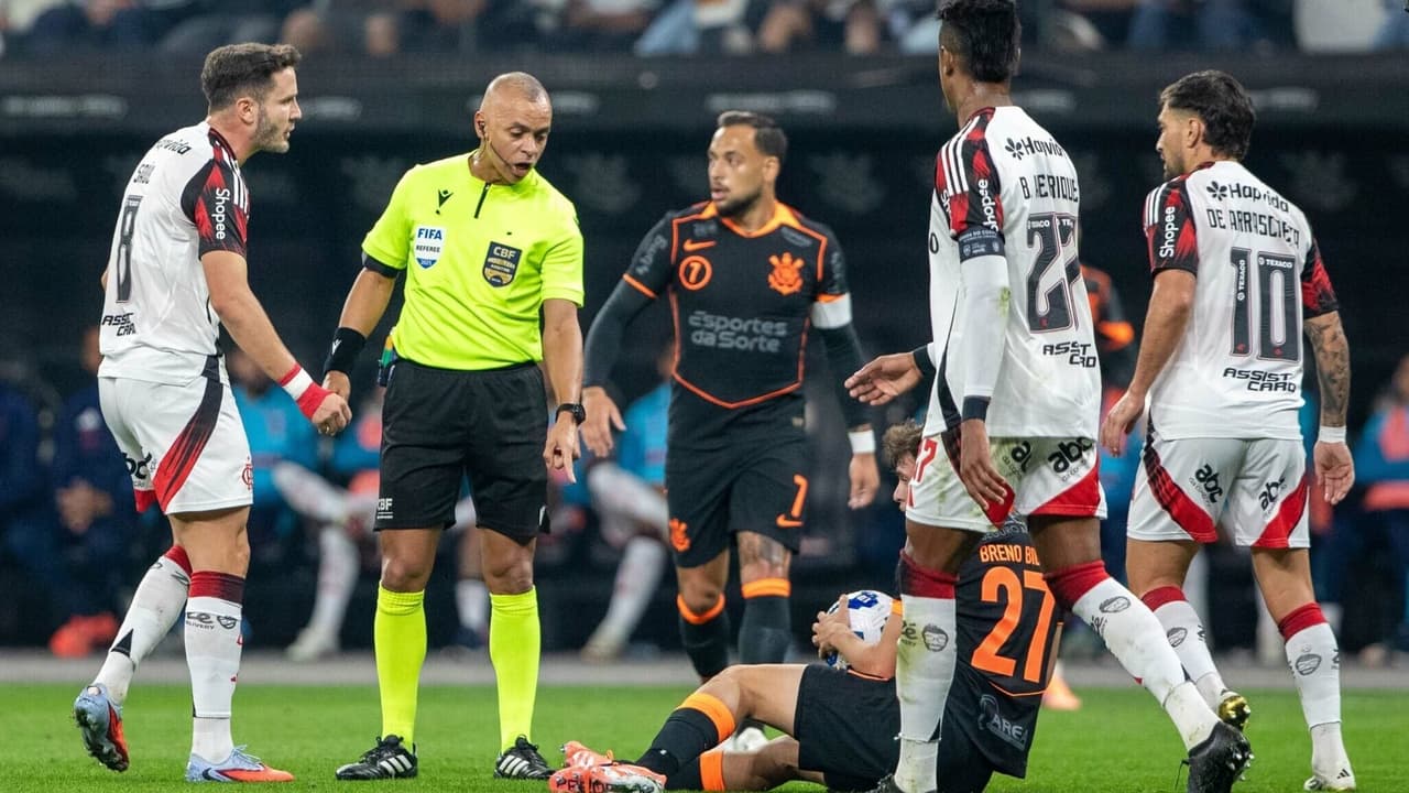 Flamengo divulga árbitros para jogo contra o Bahia após polêmicas de arbitragem