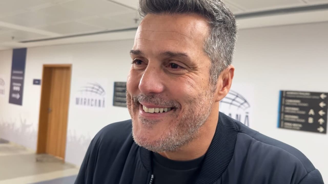 Júlio César rasga elogios a craque do time de Filipe Luís: "Excepcional"