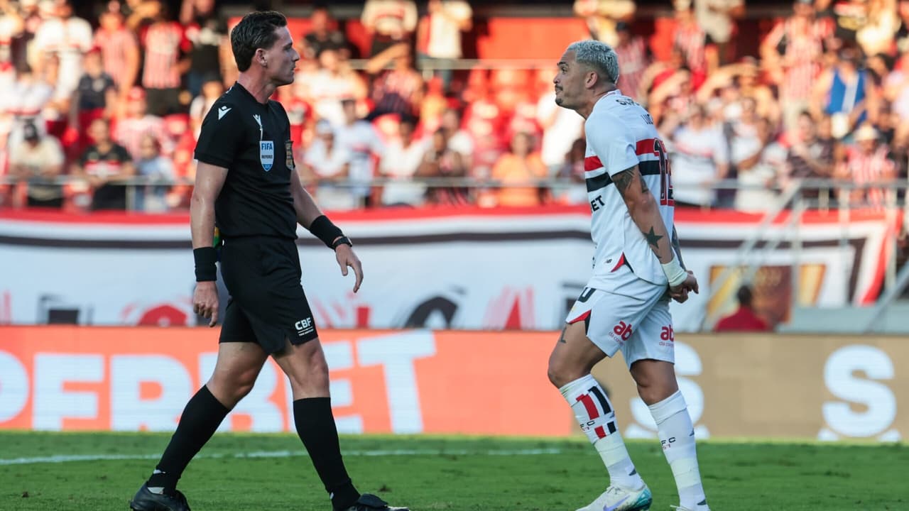 CBF é autorizada pela Fifa a divulgar áudio do VAR de São Paulo x Palmeiras