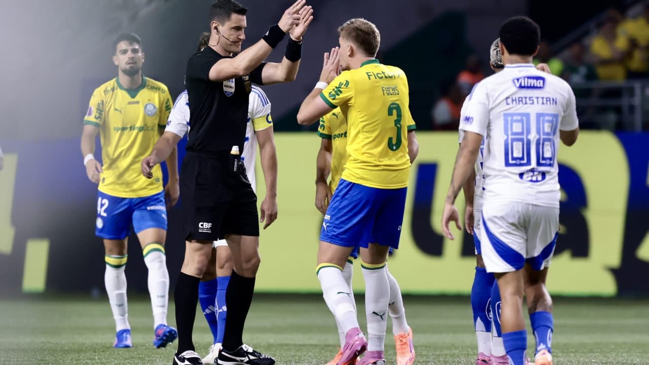 Polêmica em Palmeiras x Cruzeiro: possíveis pênaltis geram debate acalorado entre torcedores