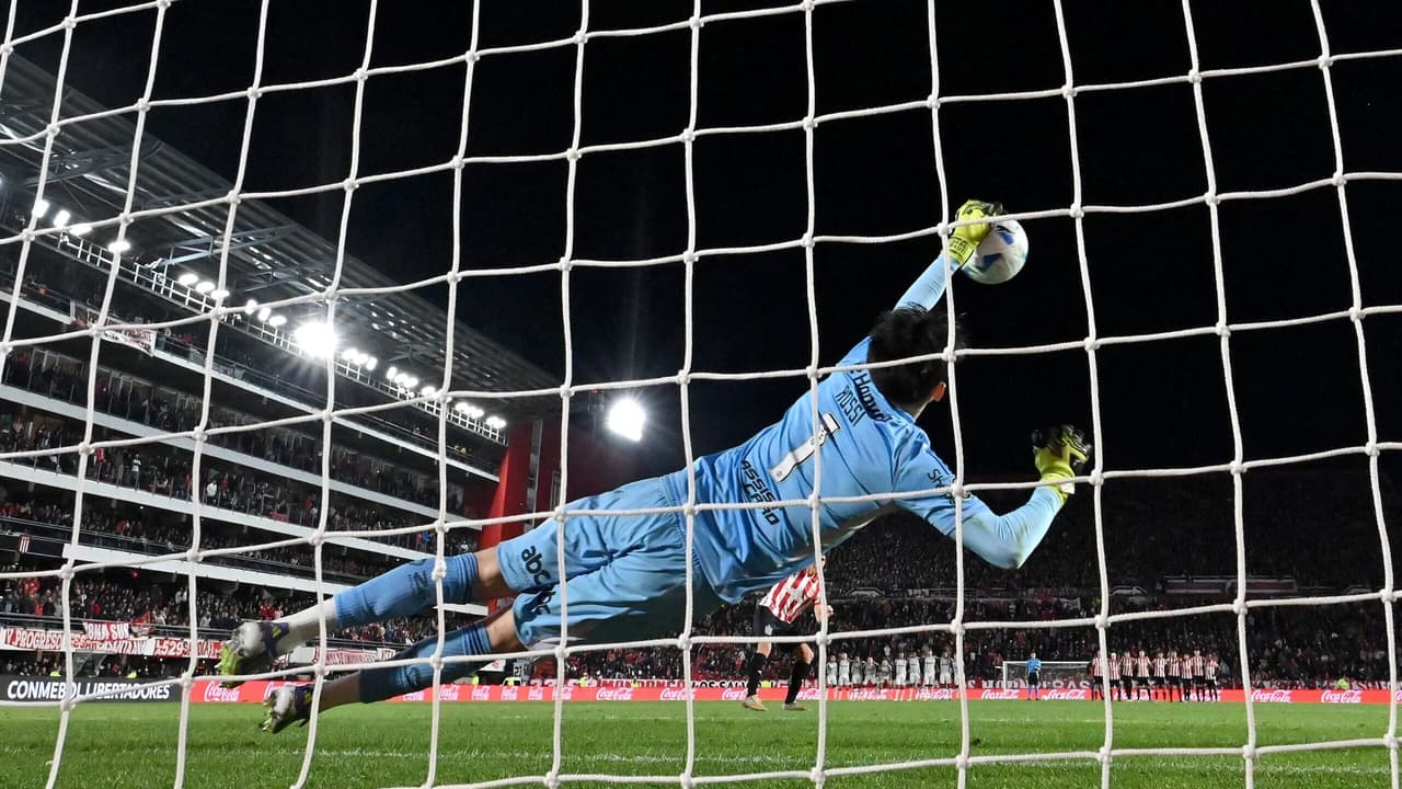 Rossi lembra com carinho dos duelos passados e desafia o Racing em confronto decisivo da Libertadores