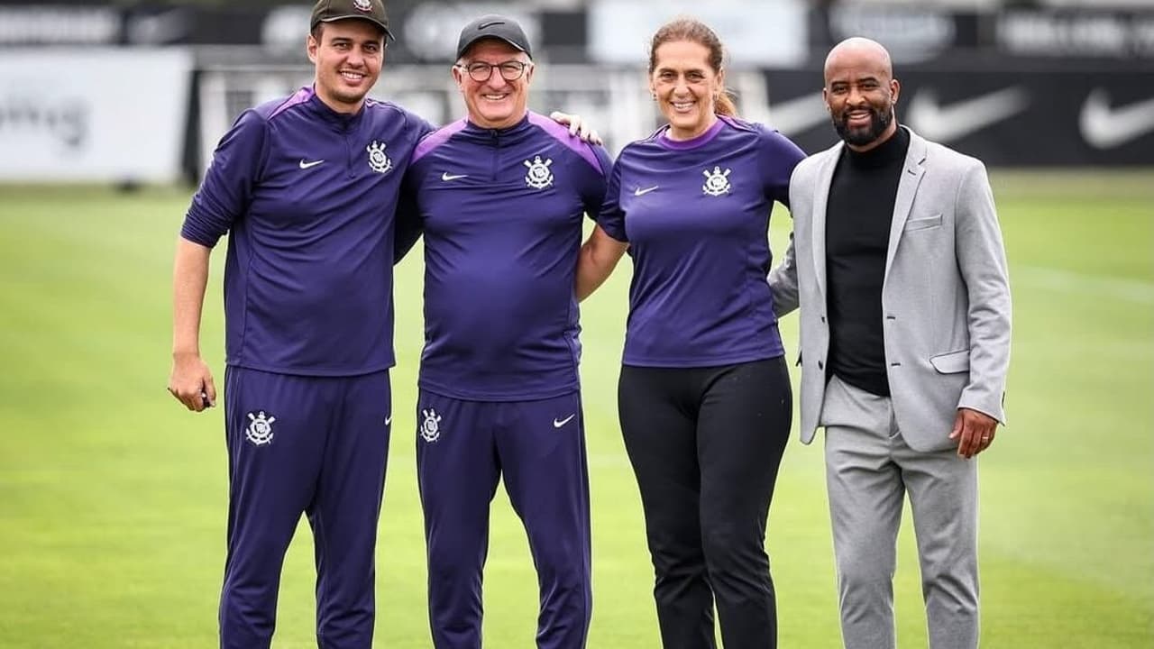 Corinthians: Dorival e Soldado acompanham treino do time feminino em busca de evolução técnica