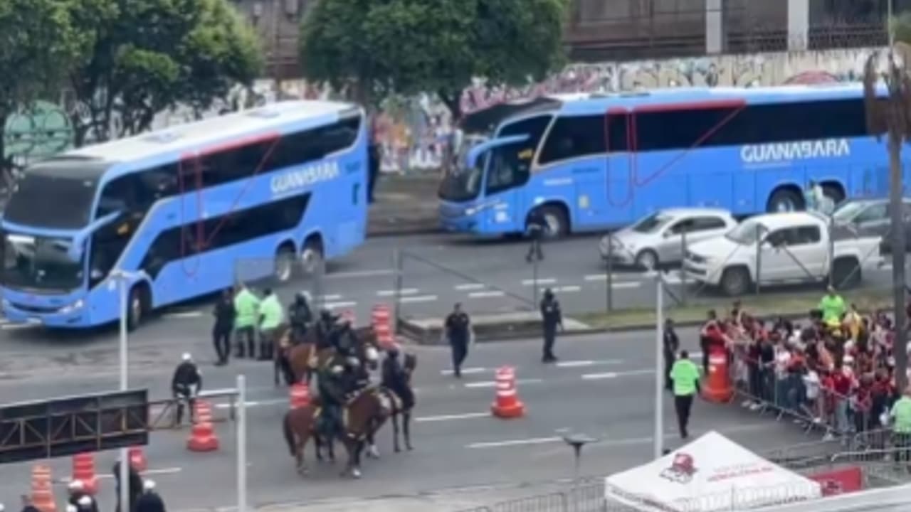 Palmeirenses chegam em 16 ônibus e lotam setor visitante do Maracanã