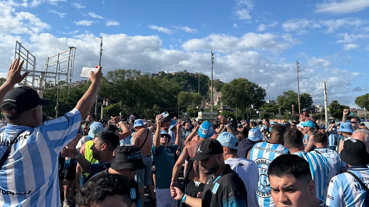 Torcedores argentinos agitam o Rio: Flamengo e Racing duelam em clima de festa e rivalidade