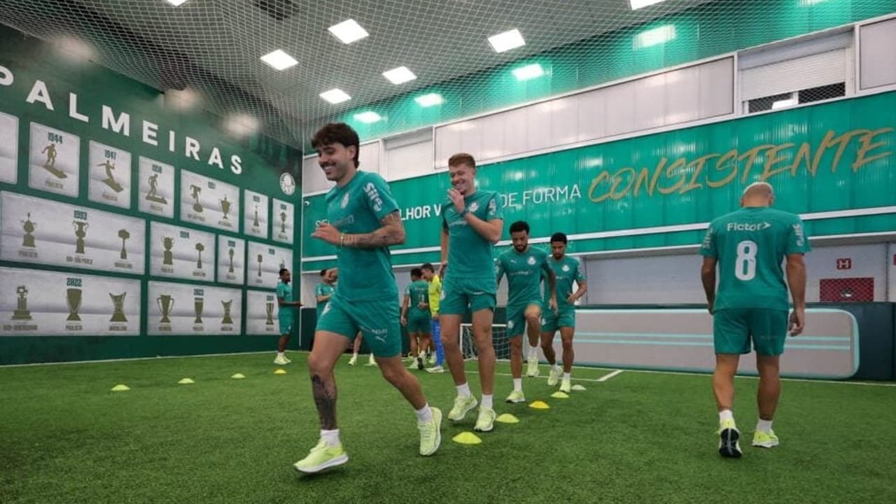 Palmeiras retorna com desfalques e atacante sofre edema na coxa