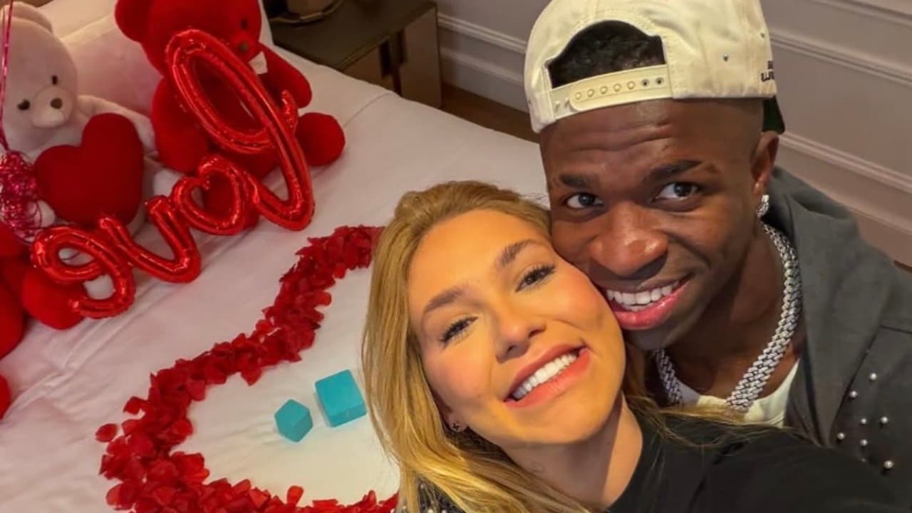 Flamengo vibra com apoio de Vini Jr e Virginia após garantir final na Libertadores, em noite mágica