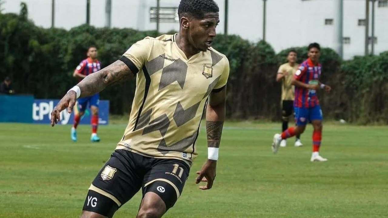 Ex-Fluminense celebra fase artilheira da carreira e vive grande momento