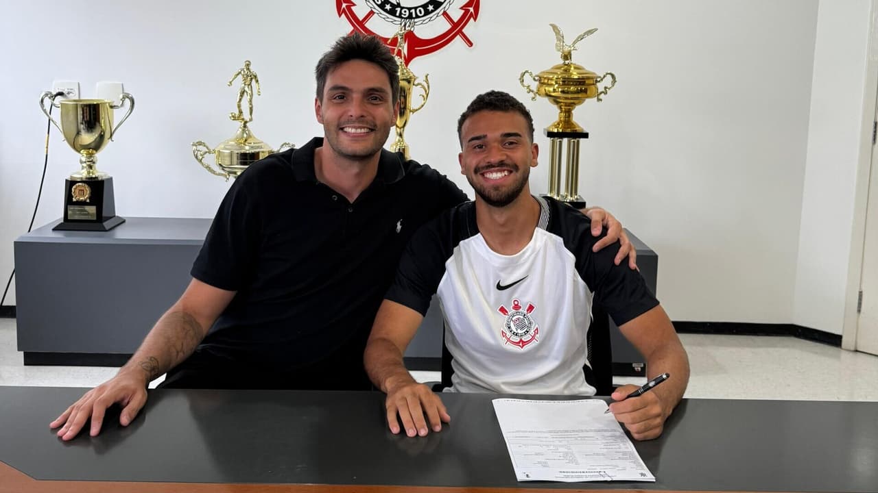 Corinthians renova contrato com jovem talento monitorado por Dorival